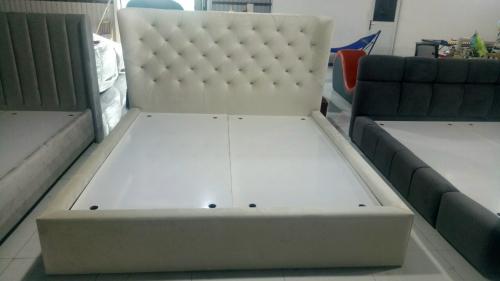 Giường ngủ bọc nệm hiện đại theo yêu cầu